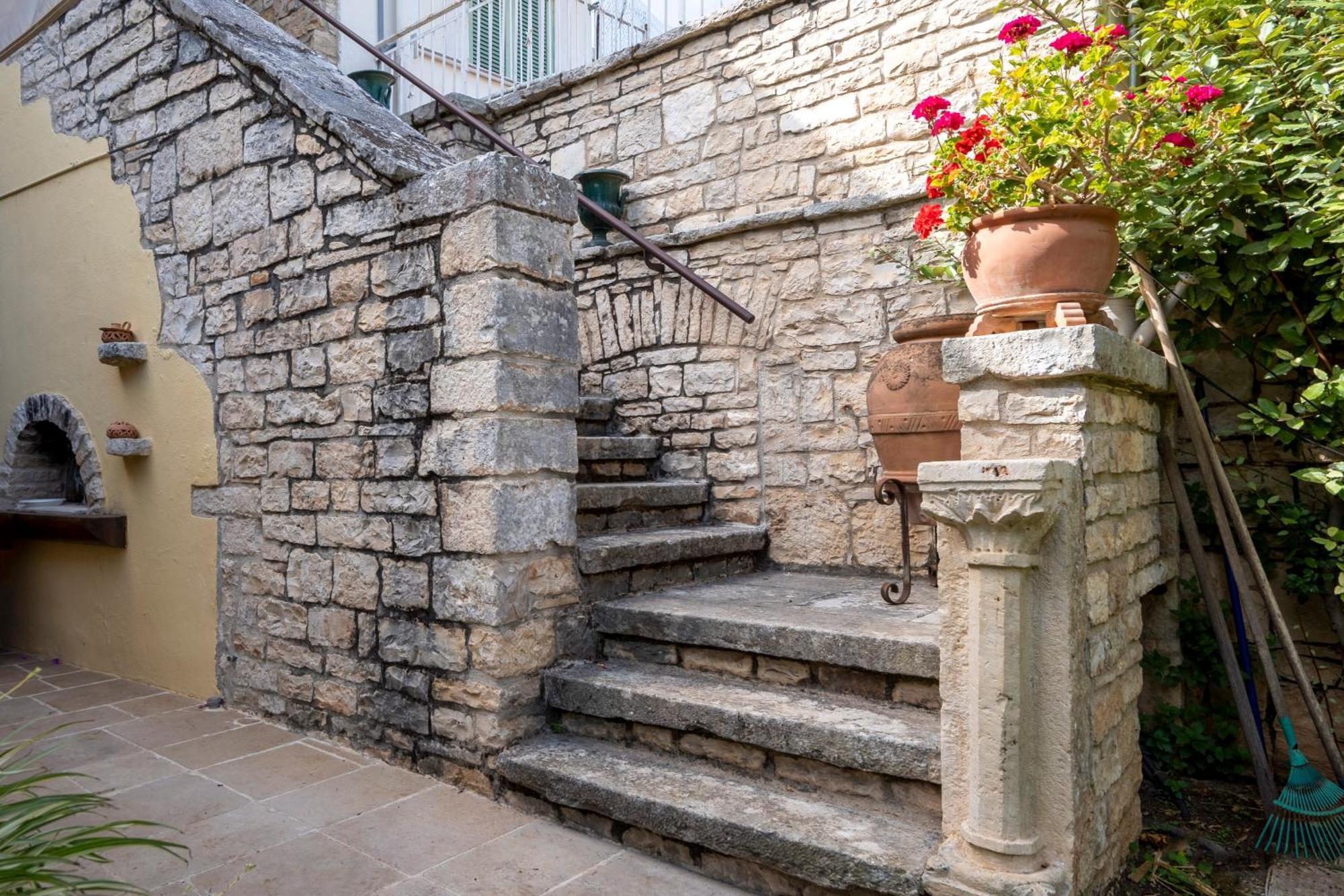 Domus Templaris Bed & Breakfast Terlizzi Bagian luar foto